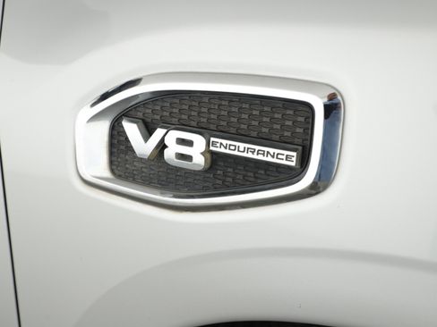 Used 2017 Nissan Titan SV image 20