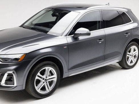 Used 2021 Audi Q5 e Premium w/ Convenience Package image 29