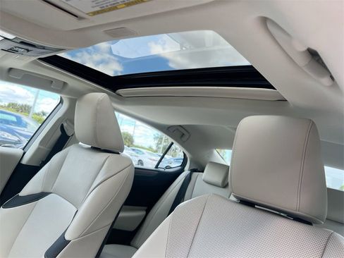 Certified 2024 Lexus ES 350 w/ Premium Package image 18