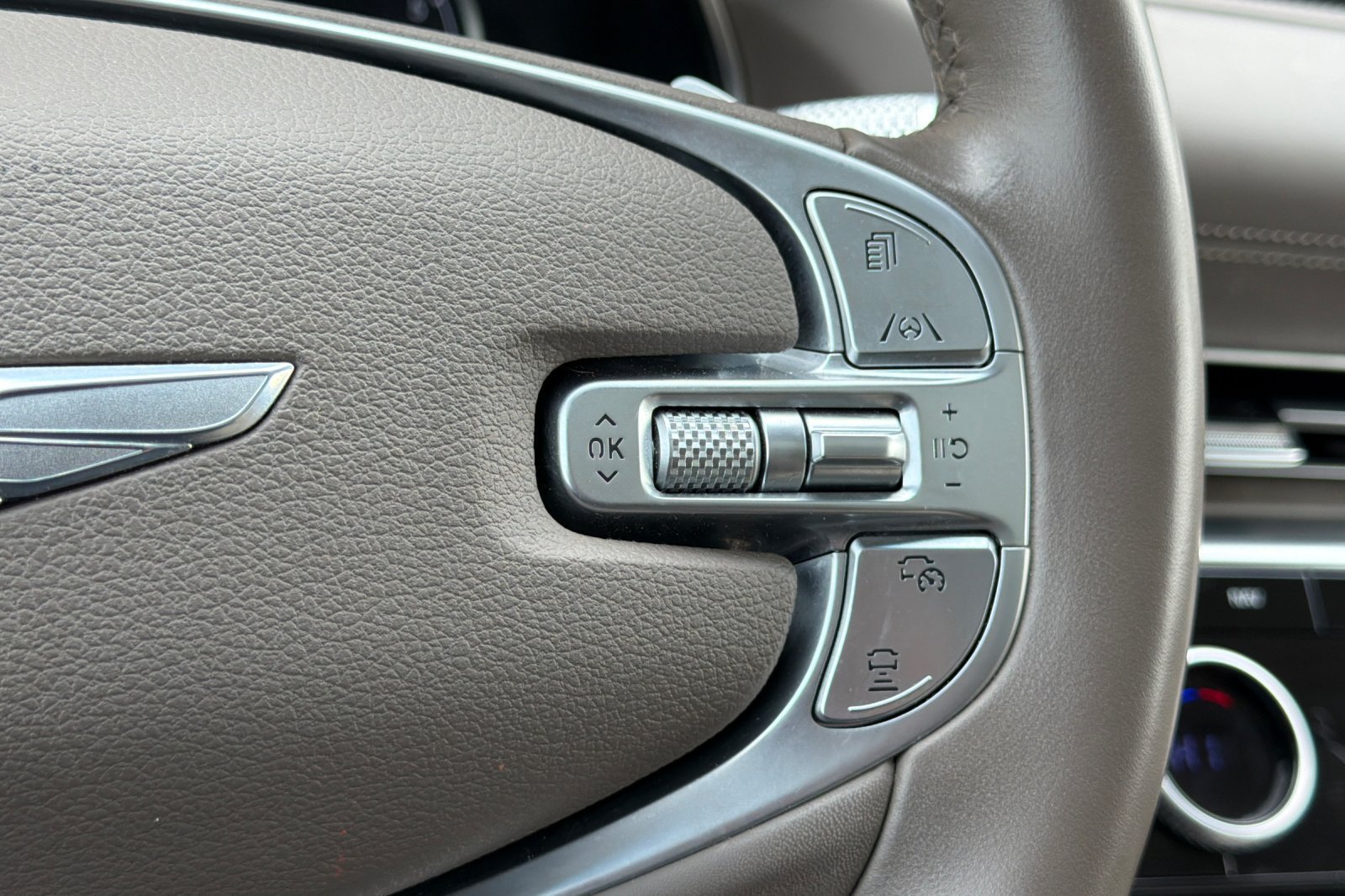 Used 2023 Genesis GV80 3.5T Advanced + AWD/4WD image 32