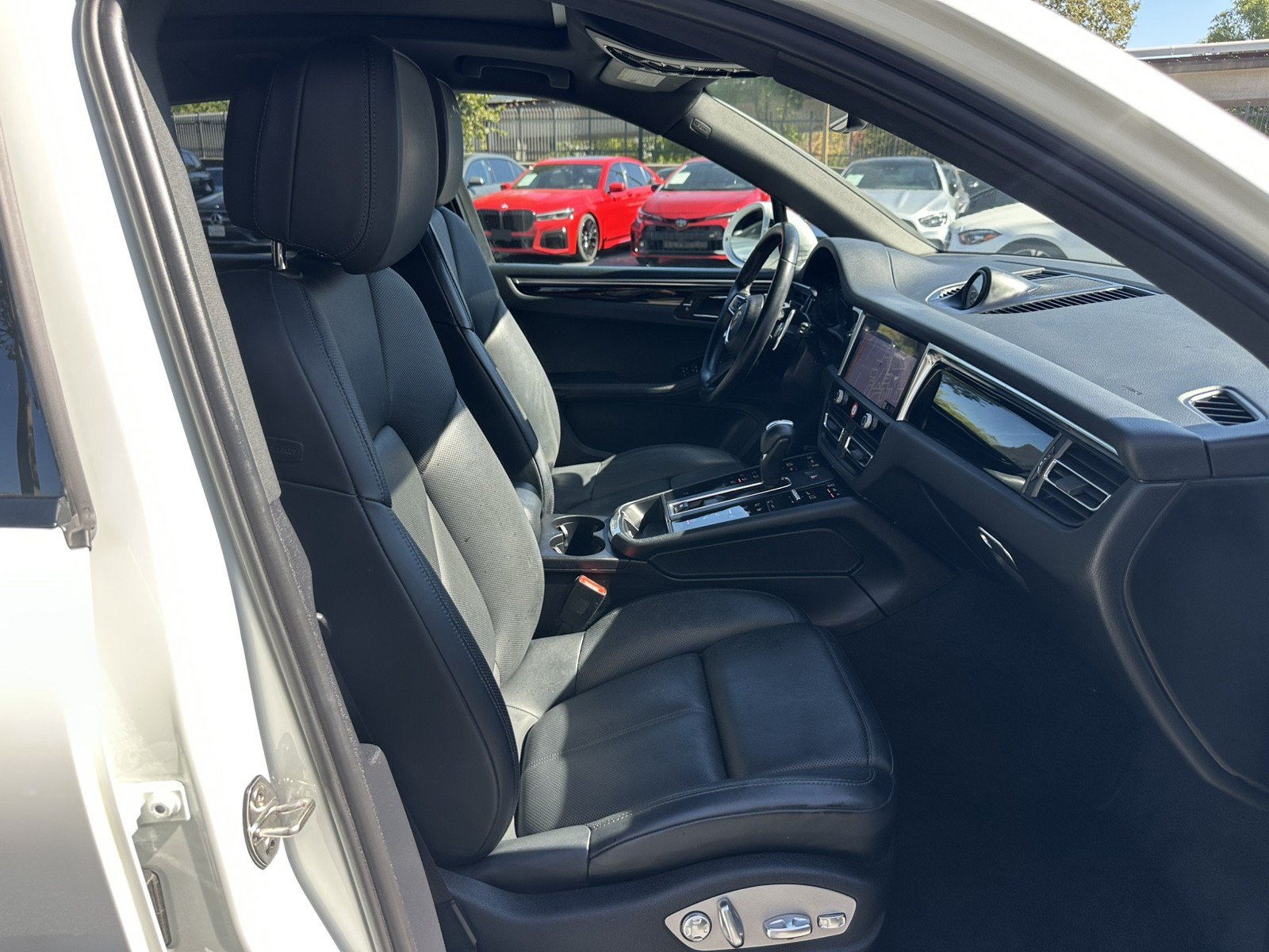 Used 2023 Porsche Macan AWD/4WD image 19