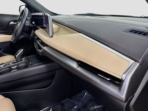 Used 2024 Cadillac XT4 Premium Luxury FWD image 32