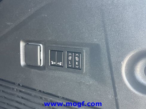 Used 2022 Chevrolet Tahoe RST w/ Sport Performance Package AWD/4WD image 25