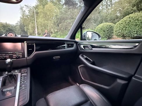 Used 2015 Porsche Macan S image 30