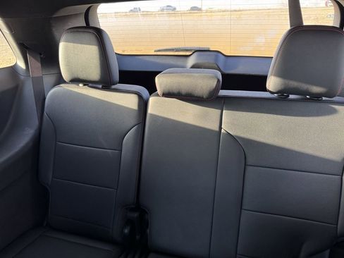 Used 2025 Chevrolet Traverse Z71 image 11