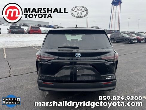 Used 2024 Toyota Sienna XLE image 4