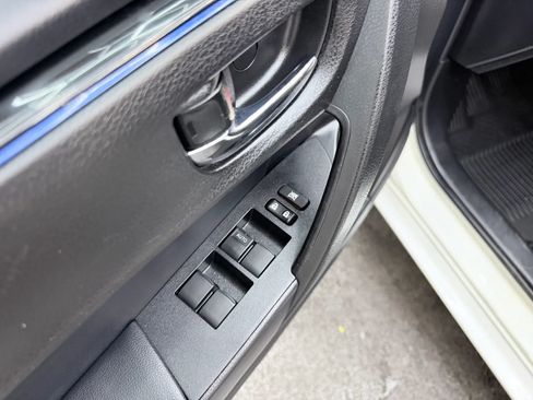 Used 2018 Toyota Corolla SE FWD image 14
