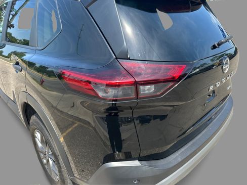 Used 2023 Nissan Rogue S AWD/4WD image 32