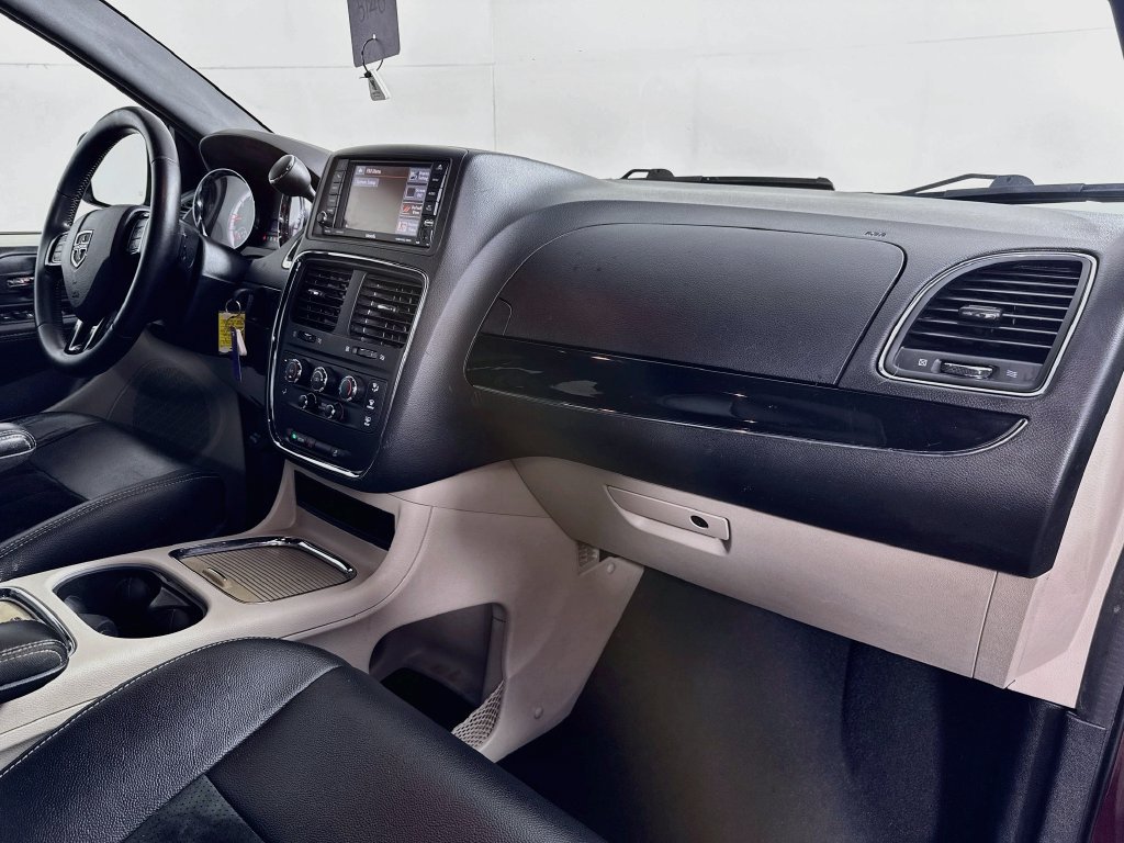 Used 2017 Dodge Grand Caravan SXT FWD image 35