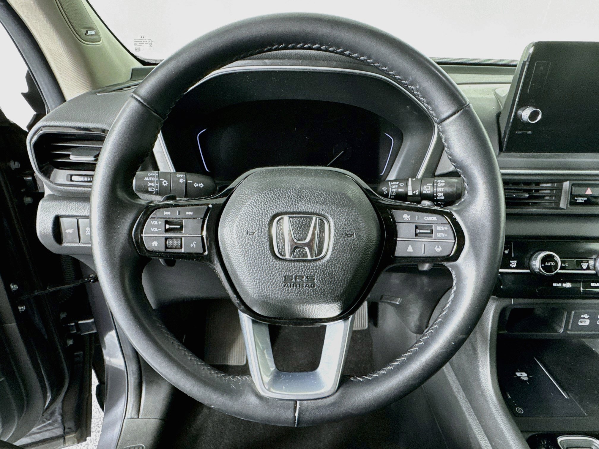 Certified 2024 Honda Pilot Touring image 11
