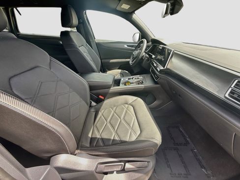 Certified 2026 Volkswagen Atlas Cross Sport SE FWD image 31