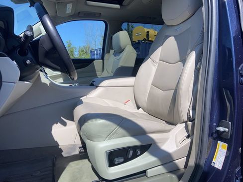 Certified 2020 Cadillac Escalade Premium Luxury AWD/4WD image 28