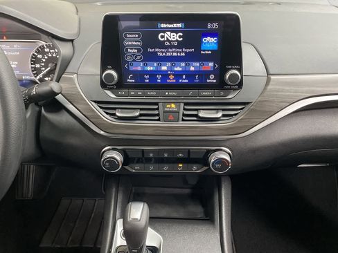 Used 2025 Nissan Altima 2.5 SV FWD image 24