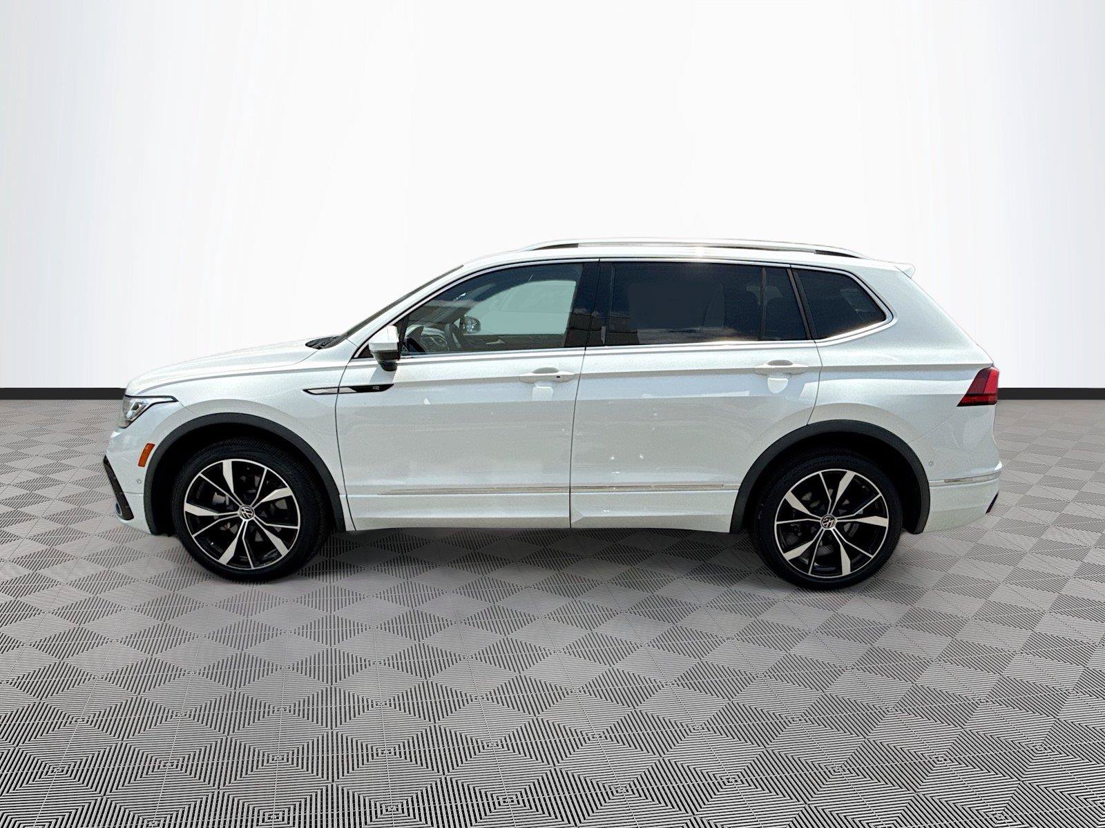 Used 2022 Volkswagen Tiguan SEL R-Line AWD/4WD image 4