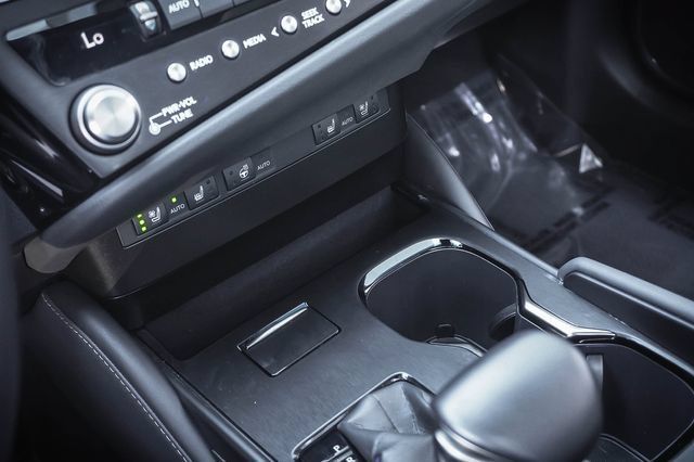 Certified 2025 Lexus ES 350 w/ Premium Package FWD image 17