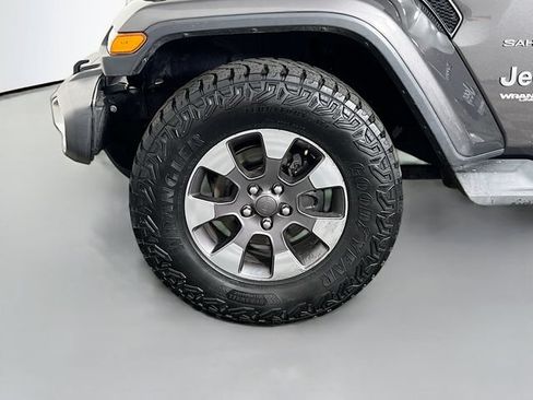 Used 2019 Jeep Wrangler Unlimited Sahara w/ Dual Top Group AWD/4WD image 26
