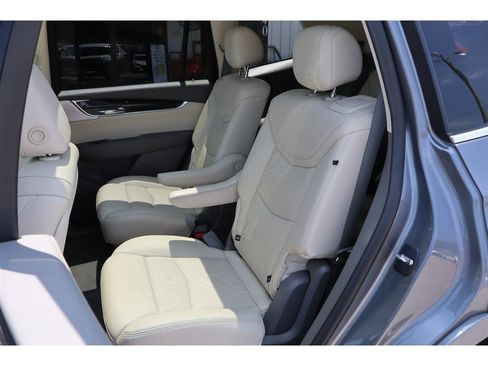 Used 2020 Cadillac XT6 Premium Luxury FWD image 12