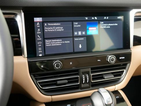 Certified 2026 Porsche Macan AWD/4WD image 23