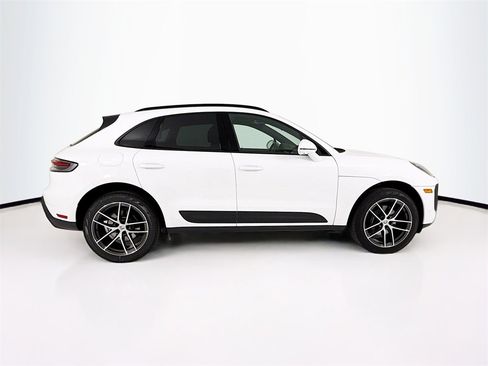 Used 2024 Porsche Macan image 8