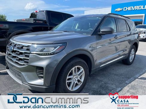 Used 2025 Ford Explorer Active AWD/4WD image 1