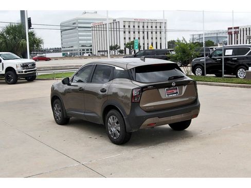 Used 2025 Nissan Kicks S FWD image 4