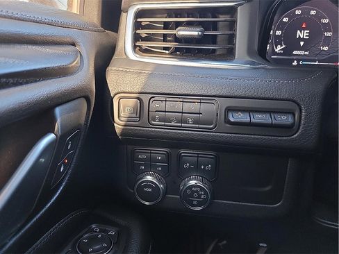 Used 2023 GMC Yukon XL Denali image 15