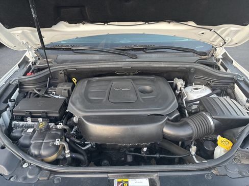 Used 2019 Jeep Grand Cherokee Laredo w/ Laredo X Package image 3