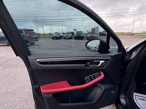 Used 2019 Porsche Macan image 16