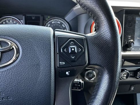 Used 2017 Toyota Tacoma TRD Off-Road w/ Tow Package (A/T) AWD/4WD image 9
