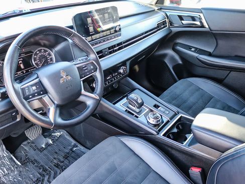 Used 2024 Mitsubishi Outlander SE AWD/4WD image 17