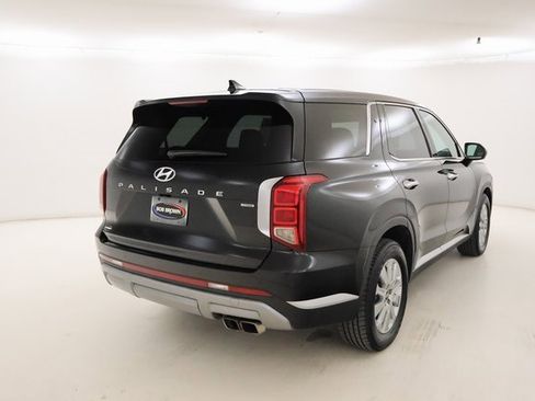Used 2023 Hyundai Palisade SE image 3