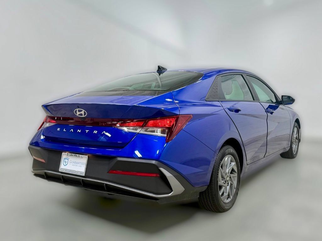 Used 2024 Hyundai Elantra SEL FWD image 10