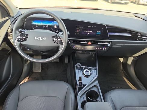 Certified 2024 Kia Niro Wind FWD image 8