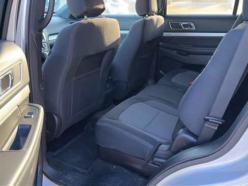 Used 2016 Ford Explorer XLT w/ Equipment Group 201A image 4