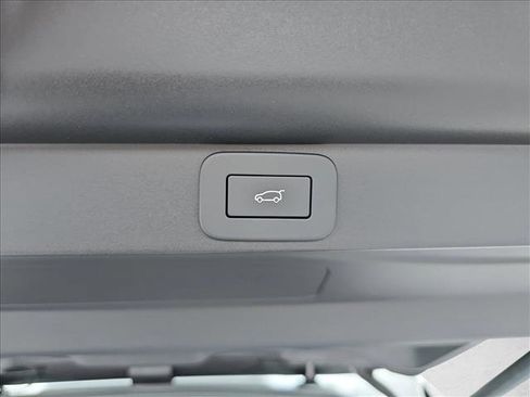 New 2026 Land Rover Range Rover Long Wheelbase SE image 13