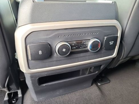 Used 2024 Ford Expedition XLT RWD image 11