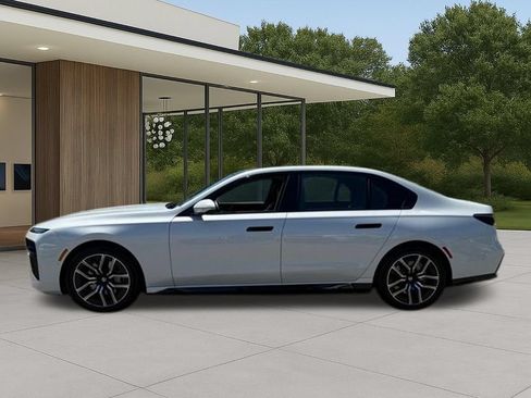 Used 2023 BMW i7 xDrive60 AWD/4WD image 13