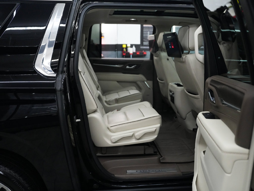 Used 2023 GMC Yukon XL Denali w/ Advanced Technology Package AWD/4WD image 33