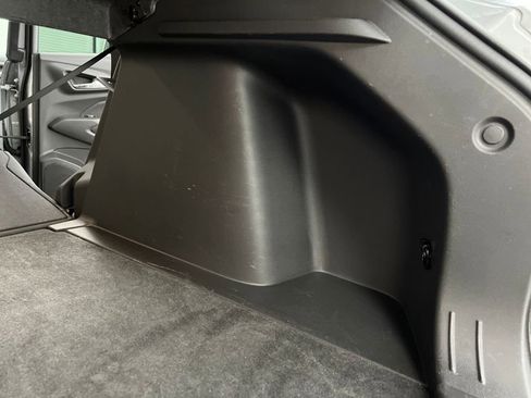 Used 2025 Chevrolet Trax LT image 31