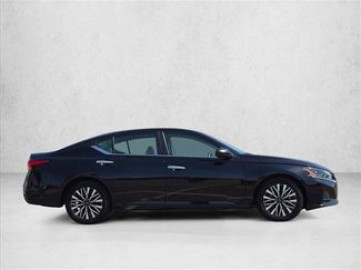 Used 2025 Nissan Altima 2.5 SV FWD video 4