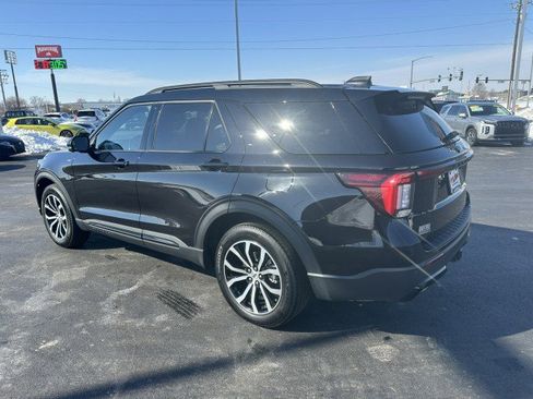 Used 2025 Ford Explorer ST-Line image 8