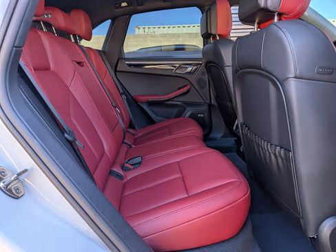Certified 2025 Porsche Macan AWD/4WD image 25