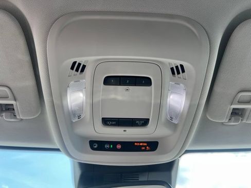 Used 2025 Buick Envision Preferred AWD/4WD image 33