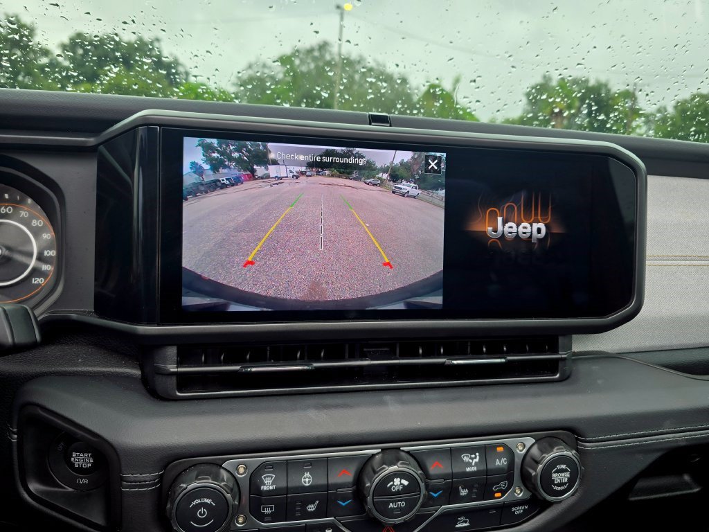 Used 2026 Jeep Wrangler Unlimited Sahara AWD/4WD image 22