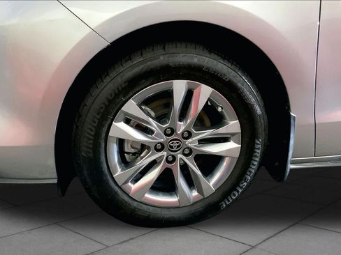 Used 2024 Toyota Sienna Limited AWD/4WD image 10