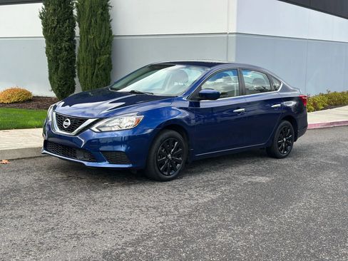 Used 2019 Nissan Sentra SV image 1