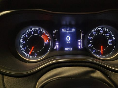 Used 2019 Jeep Cherokee Latitude Plus w/ Comfort/Convenience Group image 23