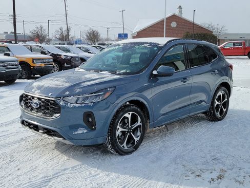 Used 2023 Ford Escape ST-Line Select w/ Tech Pack #2 image 2