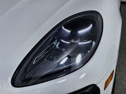 Certified 2023 Porsche Macan S w/ Premium Package Plus AWD/4WD image 15