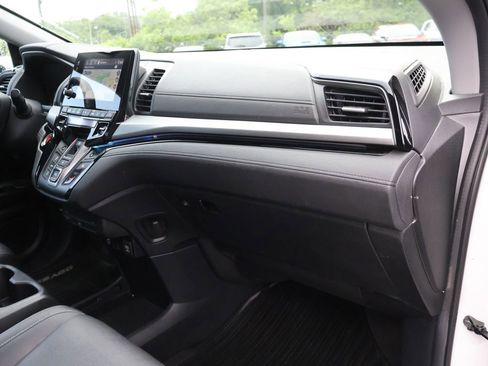 Certified 2024 Honda Odyssey Touring image 9